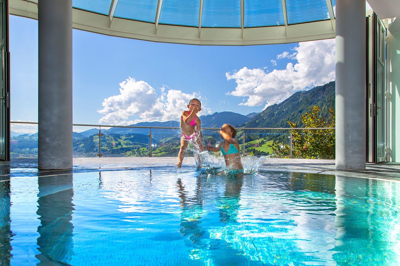 Familien-Wasserspaß im Hallenbad