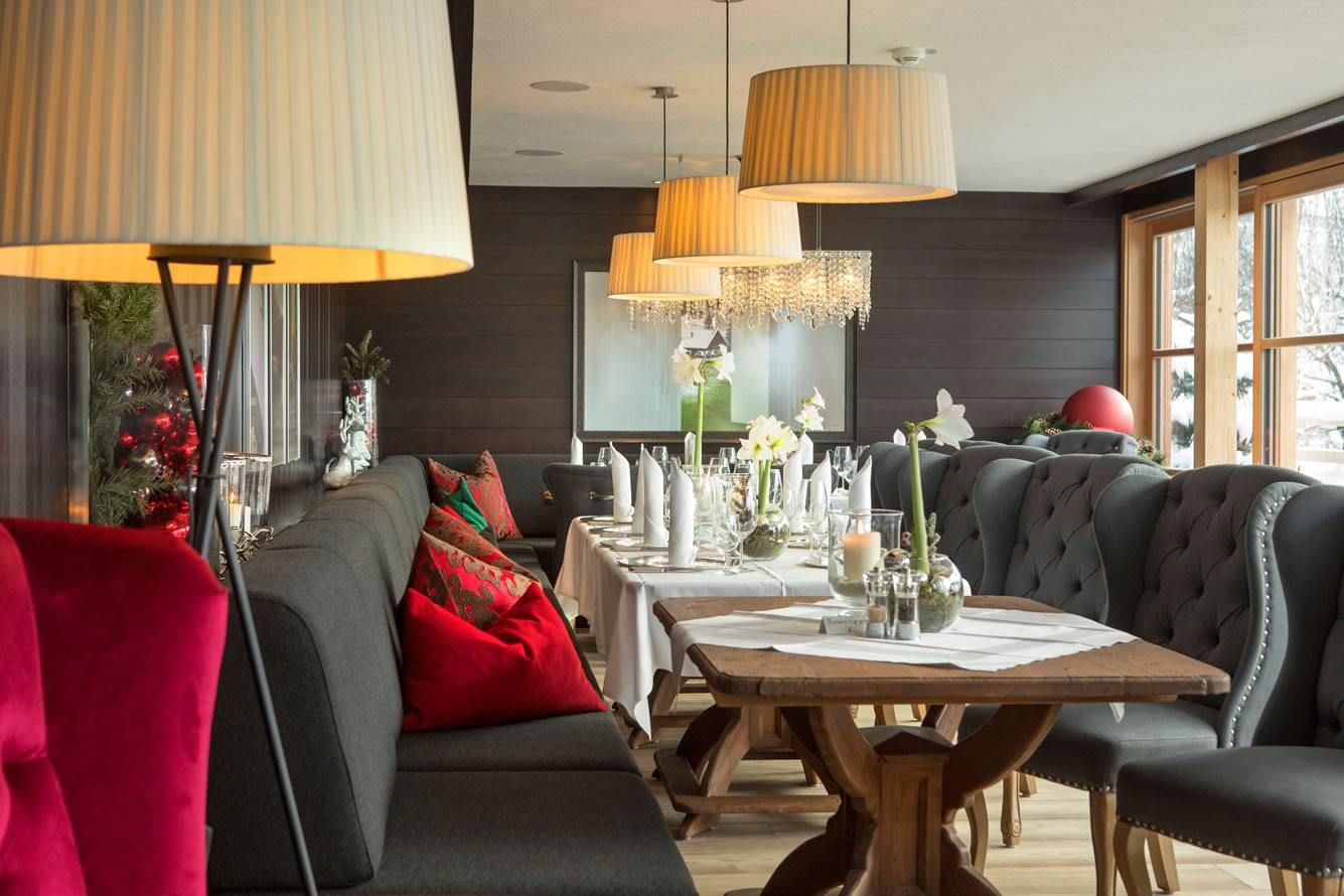 Cozy hotelbar - lounge with winter garden