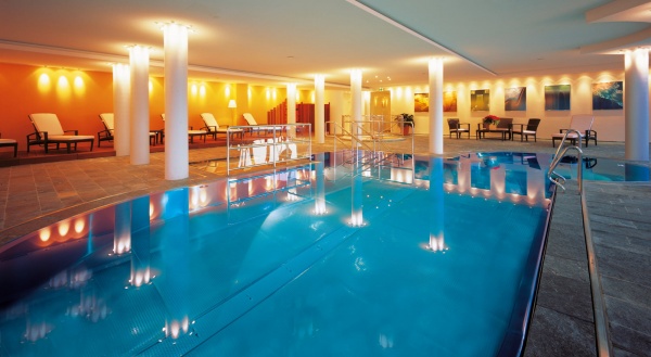 Hallenbad im 4 Sterne Superior Hotel Zinnkrügl im Alpendorf in St. Johann im Pongau