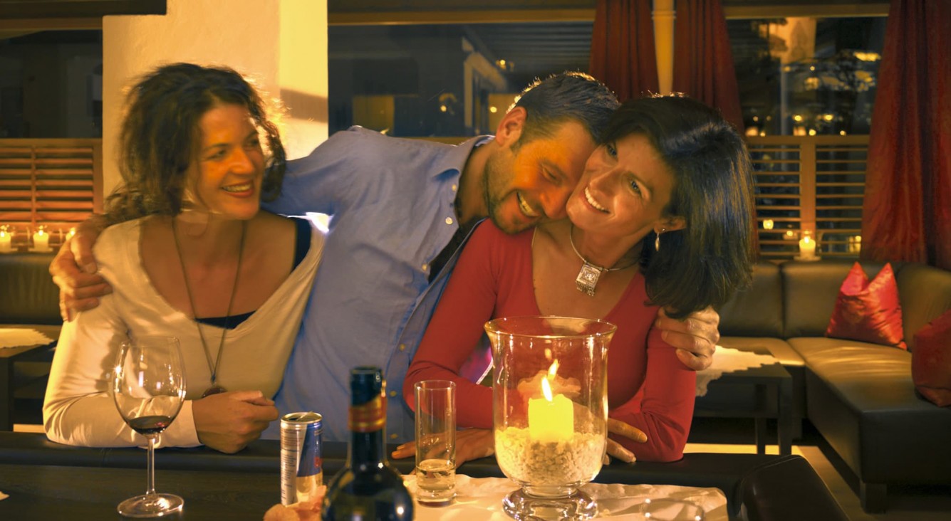 Gemütliche Stunden an der Hotelbar verbringen
