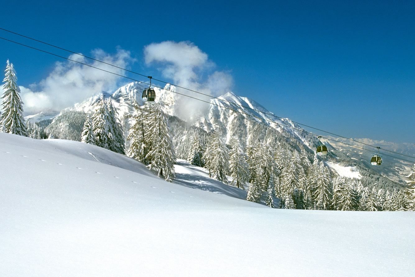 Skiing holiday in the Hotel Zinnkrügl
