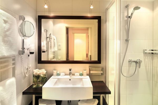 Kombi family room, 56 m², 2 double room with connecting door: both rooms with shower, WC, balcony, telephone, radio, cable colour-TV, bathrobes, hairdryer and room safe, free WLAN