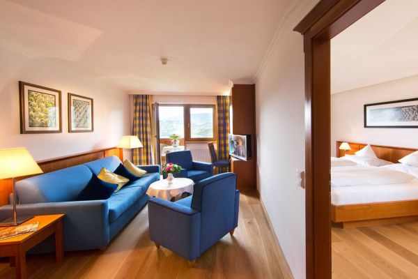 Landhaus suite de luxe, 54 m², separate bedroom and living room, bathroom with double wash-hand basin, shower and WC, south-west facing balcony with panoramic view, telephone, radio, cable-TV, internet connection, bathrobes, hairdryer, cosmetic mirror and room safe, free WLAN